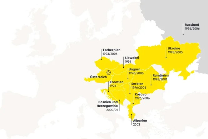 Karte, die die Präsenz der Raiffeisen Bank International in verschiedenen europäischen Ländern hervorhebt, mit Jahreszahlen, die den Beginn der Geschäftstätigkeit an jedem Standort anzeigen.