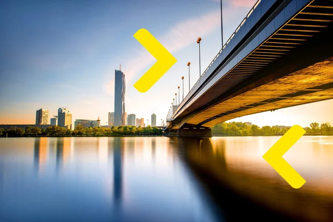 Hauptbild in der ersten Phase zeigt eindrucksvoll eine Brücke, die zwei Städte verbindet.