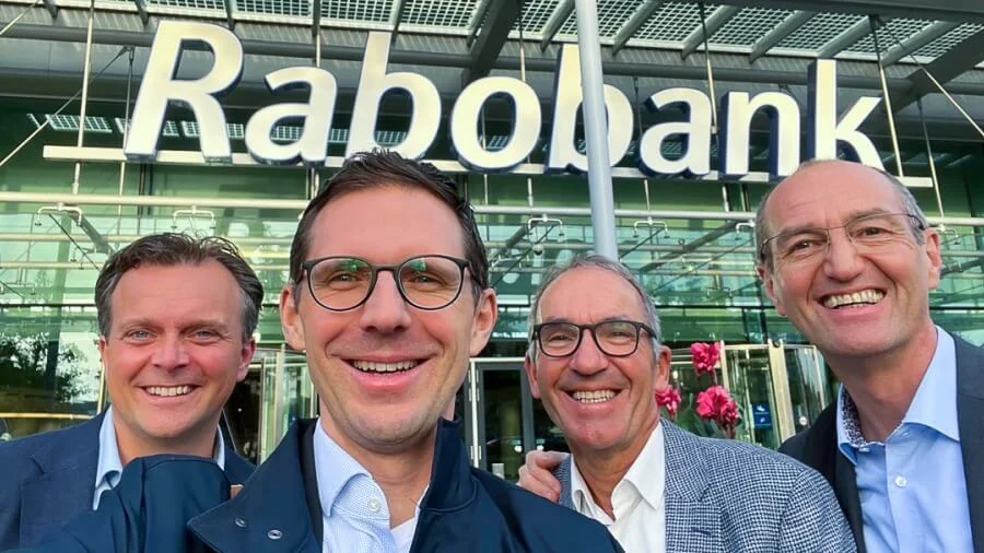 Michael Chwatal and Rudolf Lercher with Rabobank colleagues © RBI