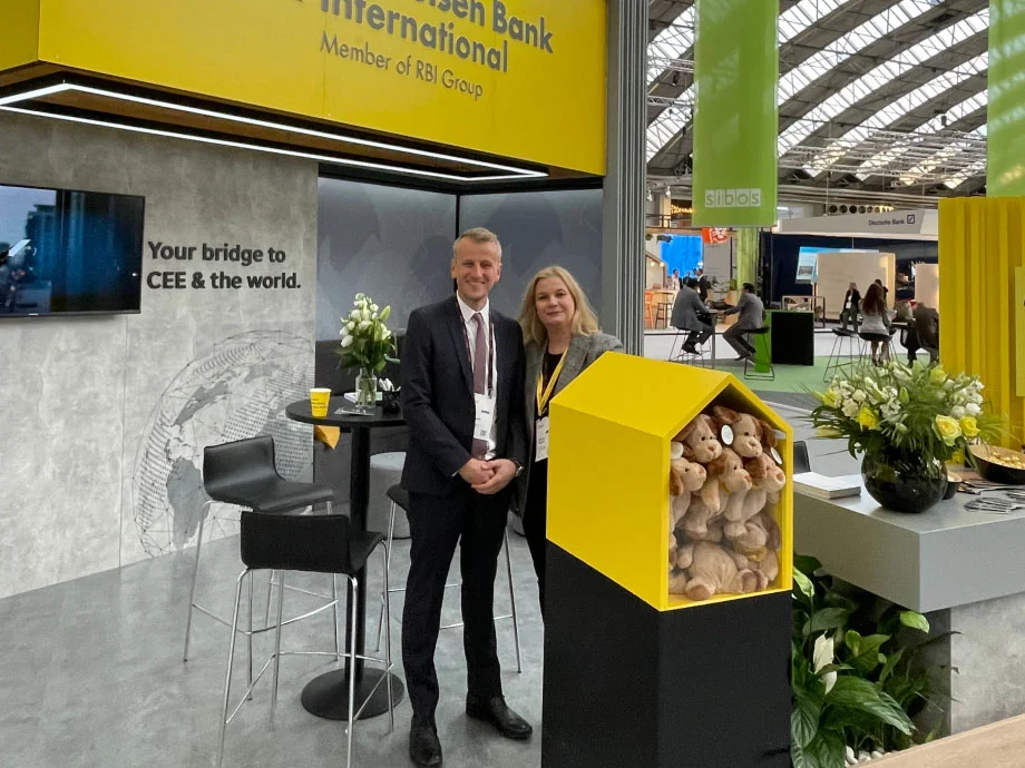 2 Happy colleagues at RBI Booth at Sibos