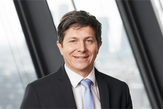 Porträt von Jörg Bayer, Head of Fixed Income & ESG