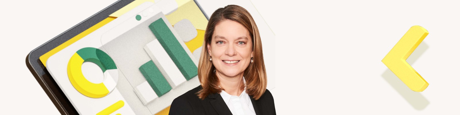 Eine professionelle Frau im schwarzen Blazer lächelt selbstbewusst vor einem digitalen Diagramm im Hintergrund, das die Bedeutung von Echtzeit-Zahlungstransparenz im Treasury symbolisiert.