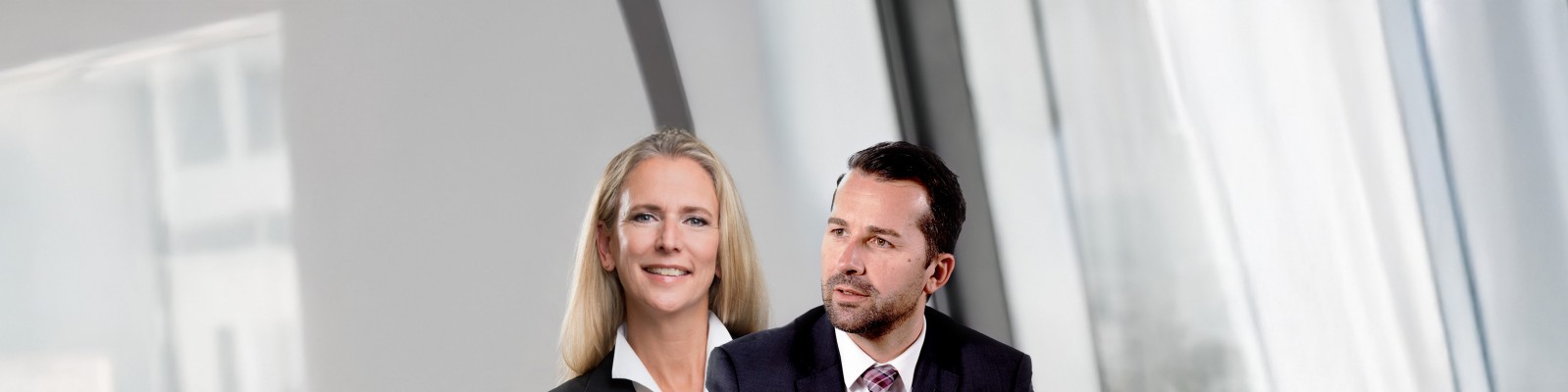 Professional portrait of two experts from Raiffeisen Bank International (RBI), Sabine Koszteczky, Head of Trade Finance, and Sanin Merdžan, Head of Export Finance Sales