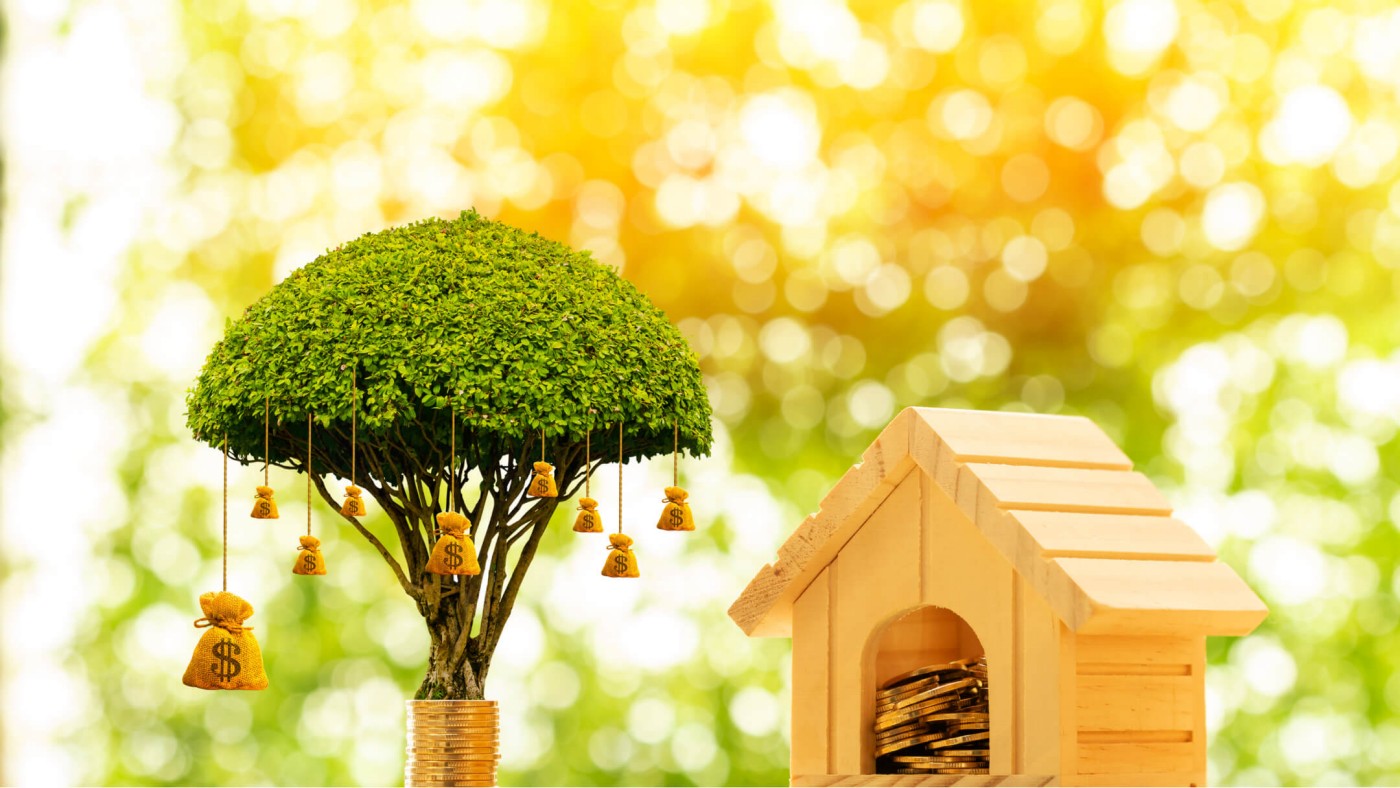 Raiffeisen Bausparkasse Tree Money Wooden Post Green