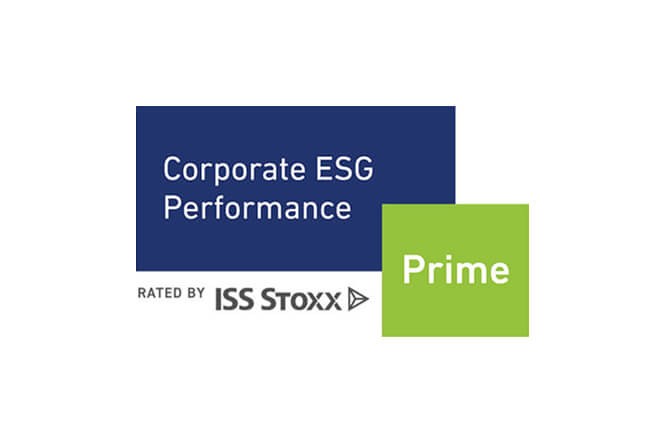 Ein visuelles Abzeichen, das die ESG-Performance von Unternehmen hervorhebt, bewertet von ISS ESG. Das Design besteht aus einem blauen Rechteck mit weißem Text und einem grünen Quadrat mit der Aufschrift „Prime“. Das Layout ist klar und professionell und betont Nachhaltigkeitskennzahlen und -bewertungen.