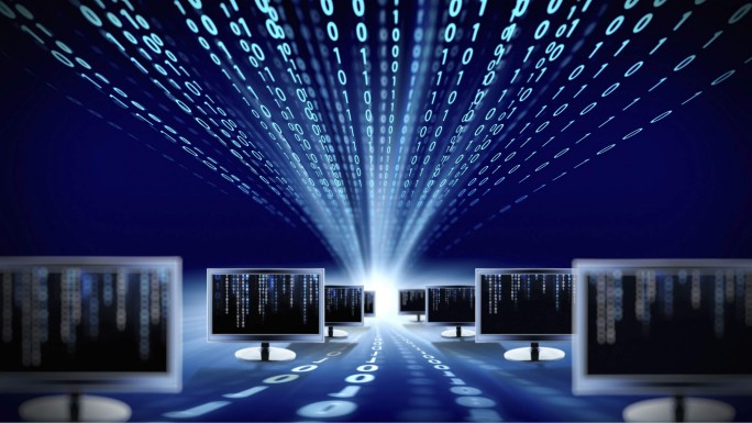 Reihen von Computerbildschirmen zeigen Binärcode mit fließenden digitalen Datenströmen auf blauem Hintergrund.